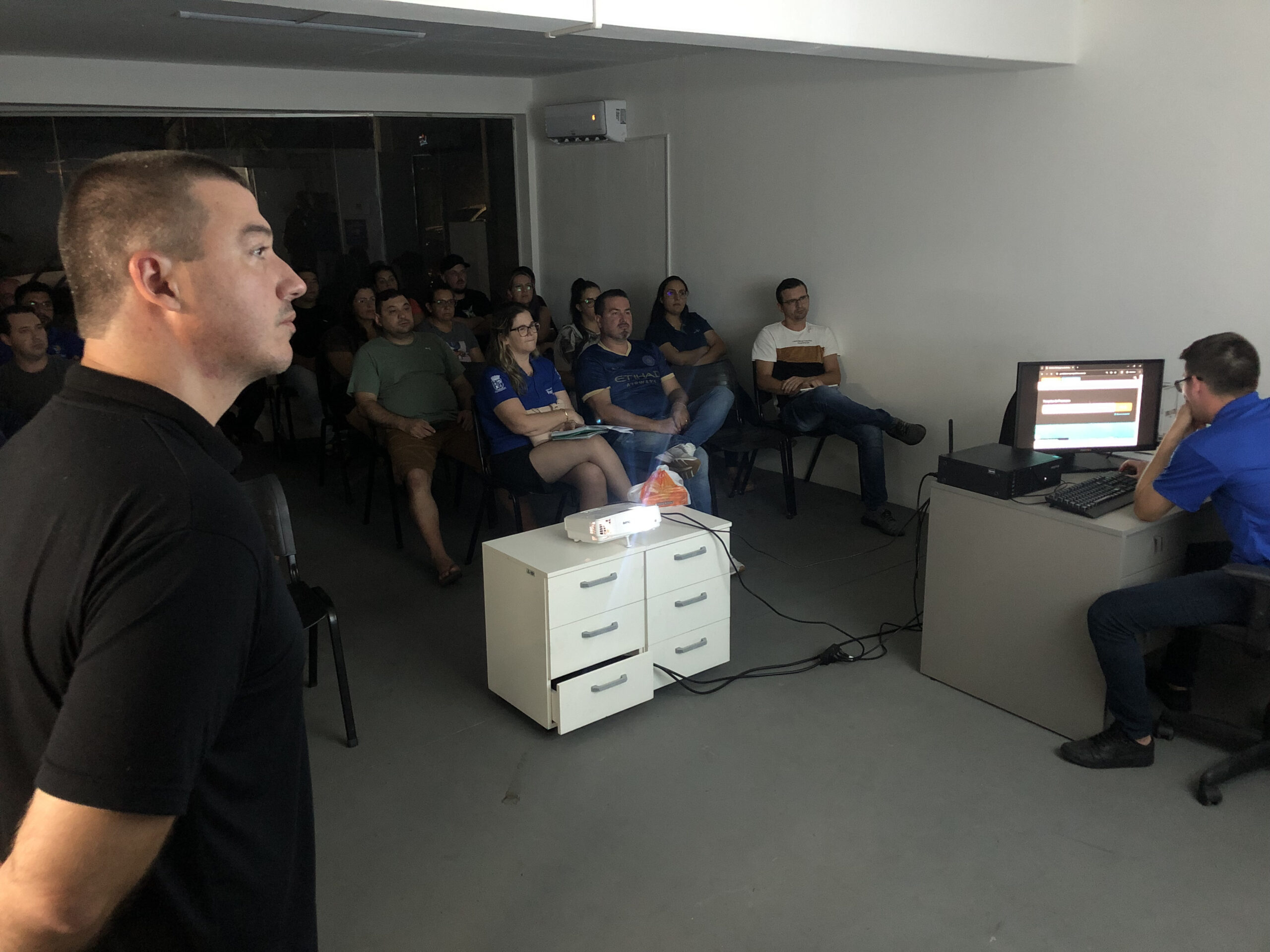 Capacitação em licitações para participar do Festejando Parobé atraiu empresários