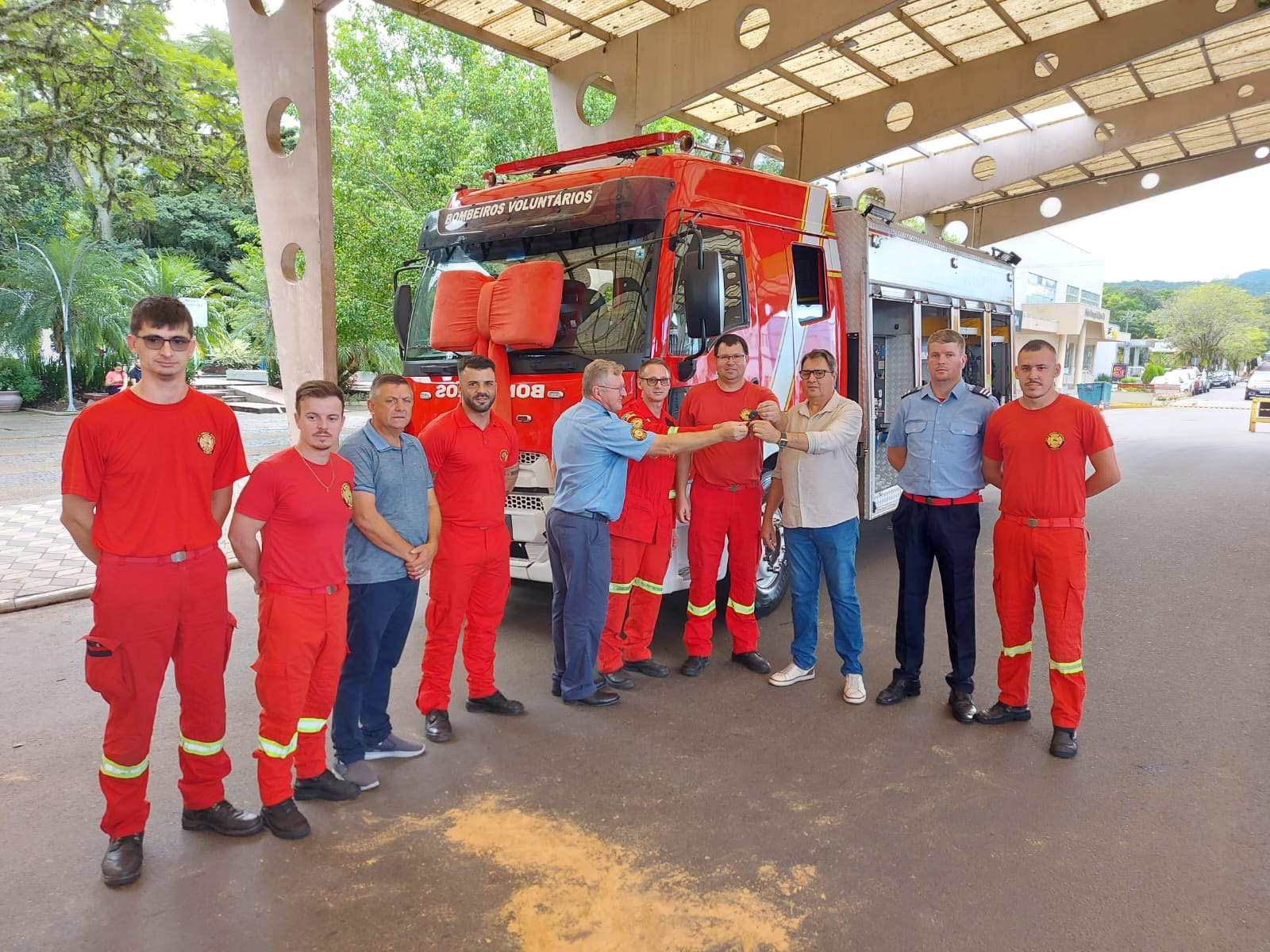 Novo caminhão de combate a incêndio é entregue aos Bombeiros Voluntários de Rolante