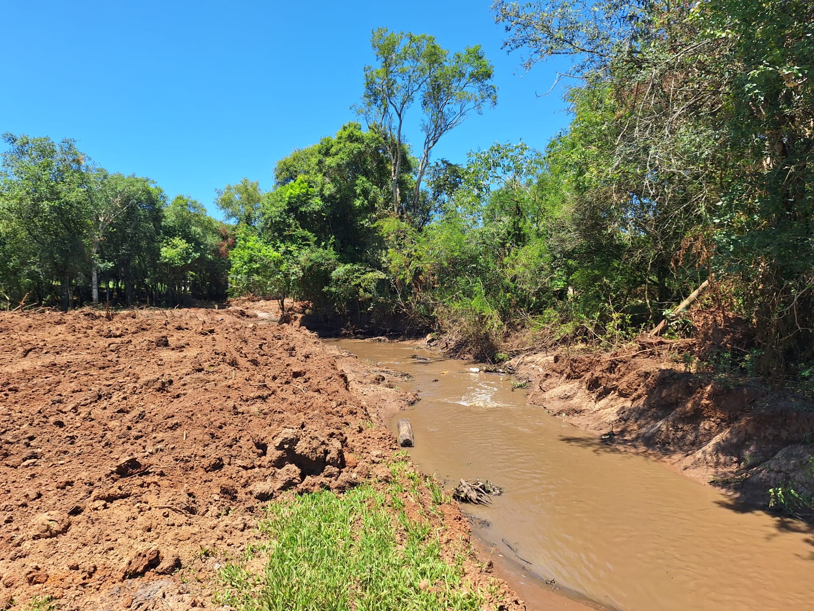 Prefeitura de Taquara realiza desassoreamento do Arroio Tucanos