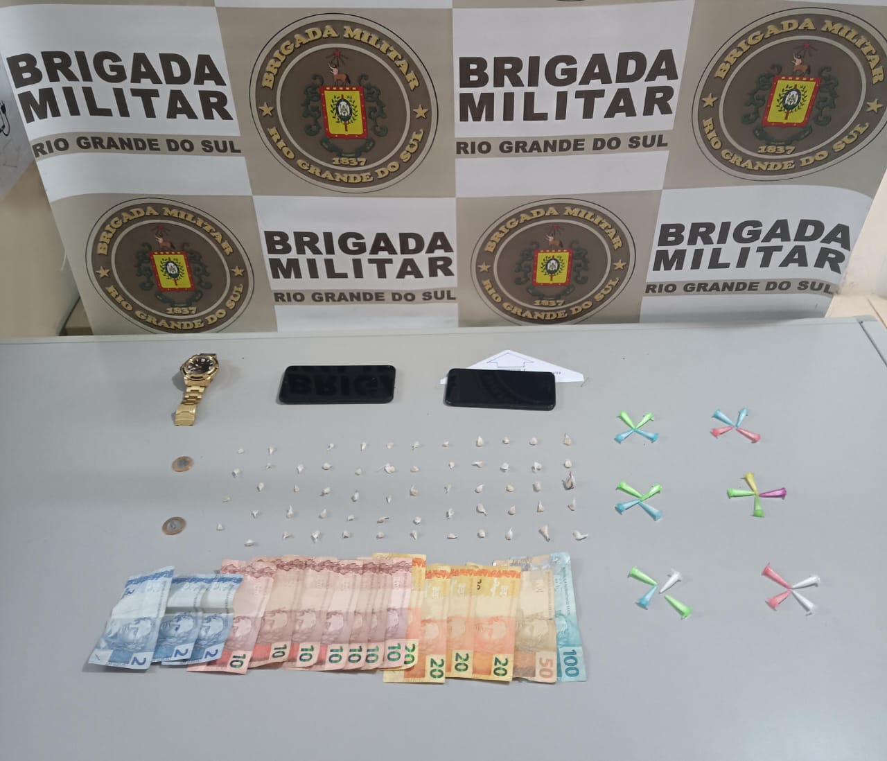 Homens são presos por tráfico de drogas em Taquara