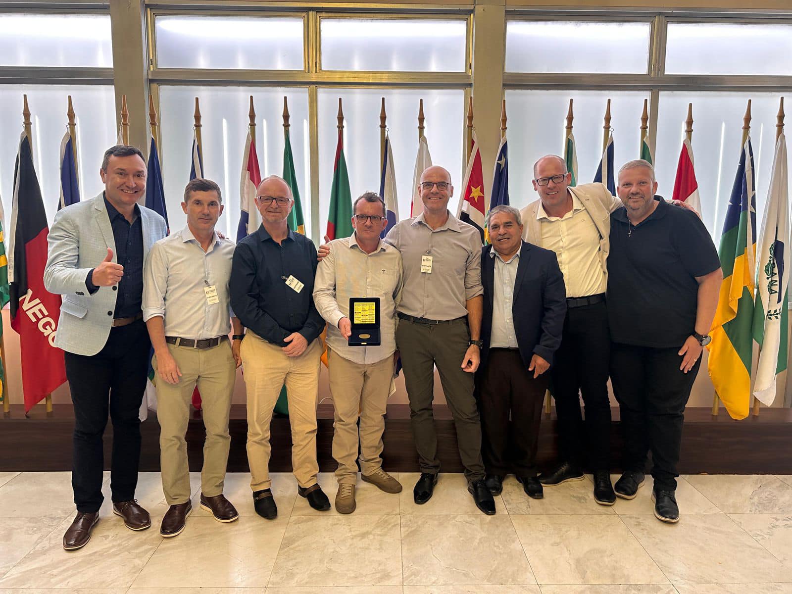 Associação de canoagem de Três Coroas recebe medalha da 56ª legislatura na Assembleia Legislativa