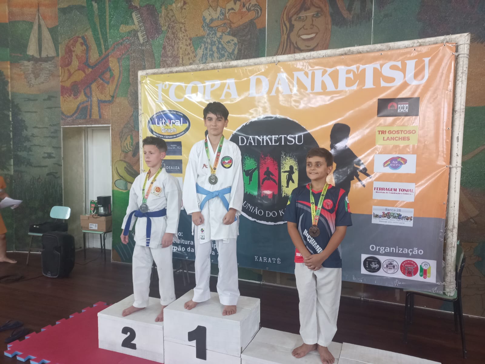 Atletas de Três Coroas conquistam medalhas de ouro e bronze no karatê em Capão da Canoa