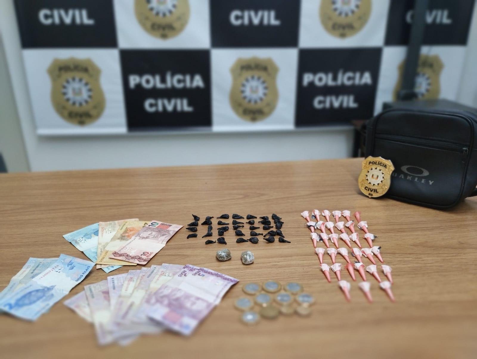 Jovem é preso por tráfico de drogas em Taquara