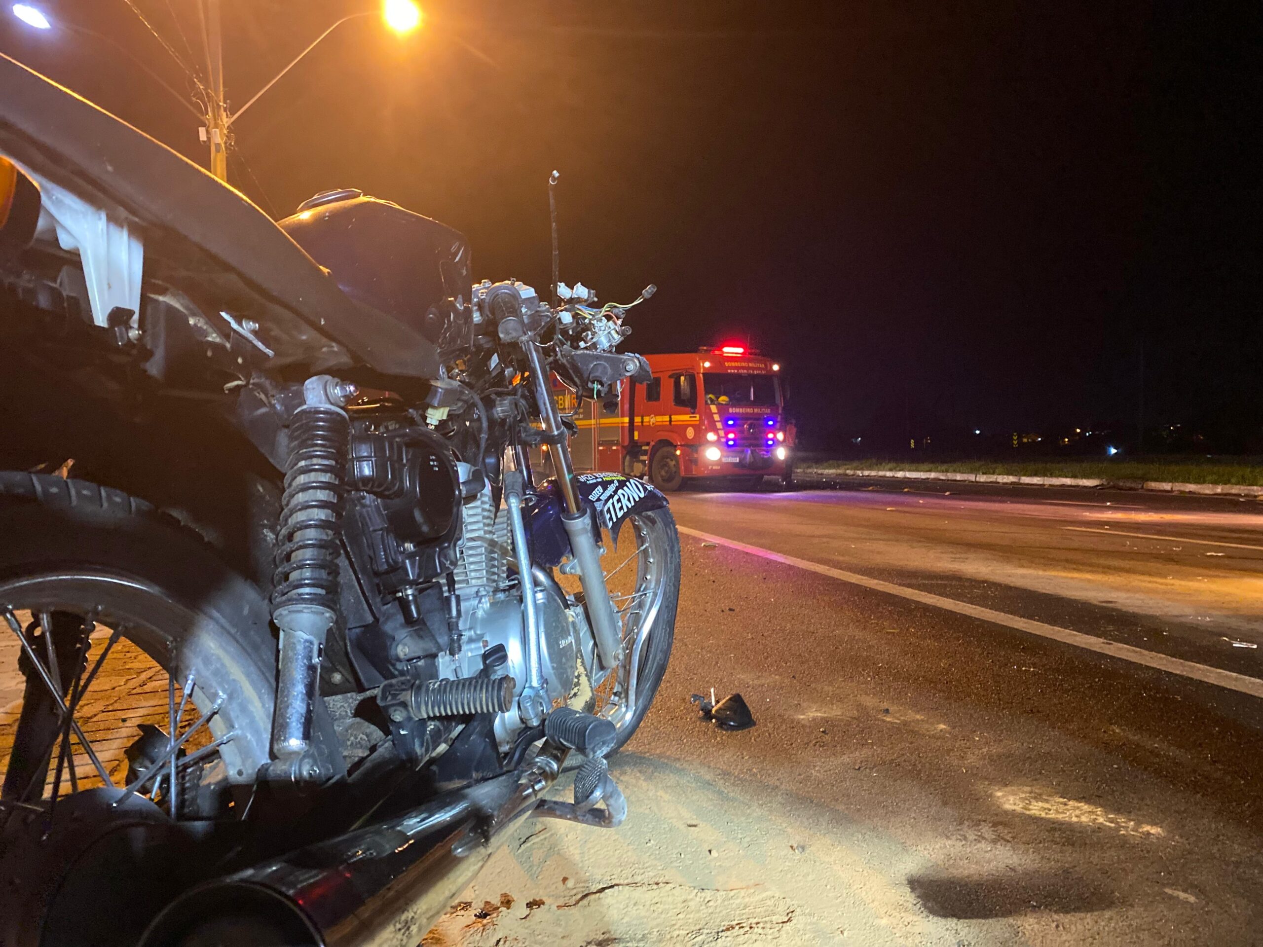 Duas pessoas ficam feridas após acidente com moto na ERS-239 em Taquara