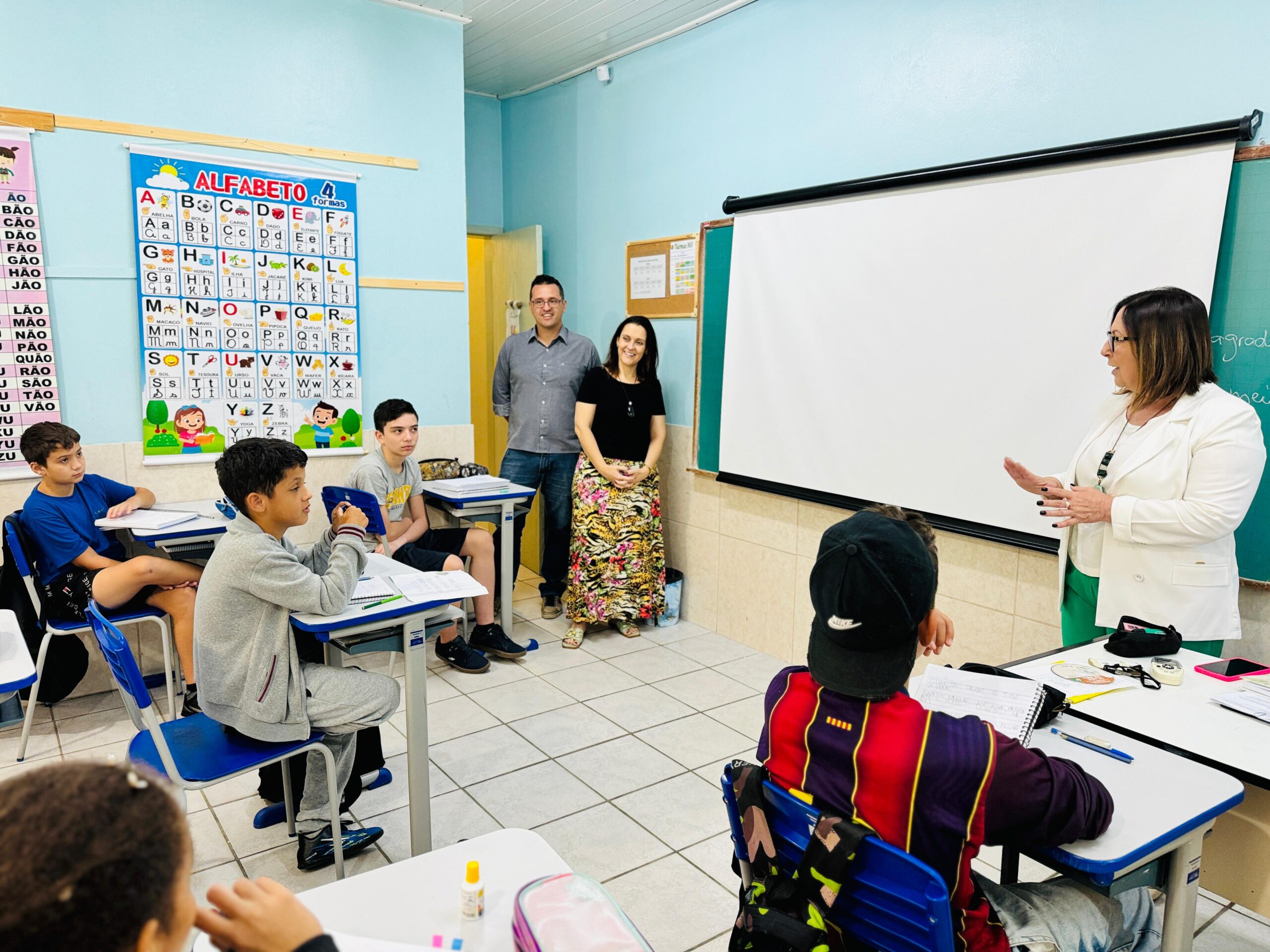 Prefeitura de Taquara divulga que salas de ensino fundamental e Emeis receberão projetores multimídia