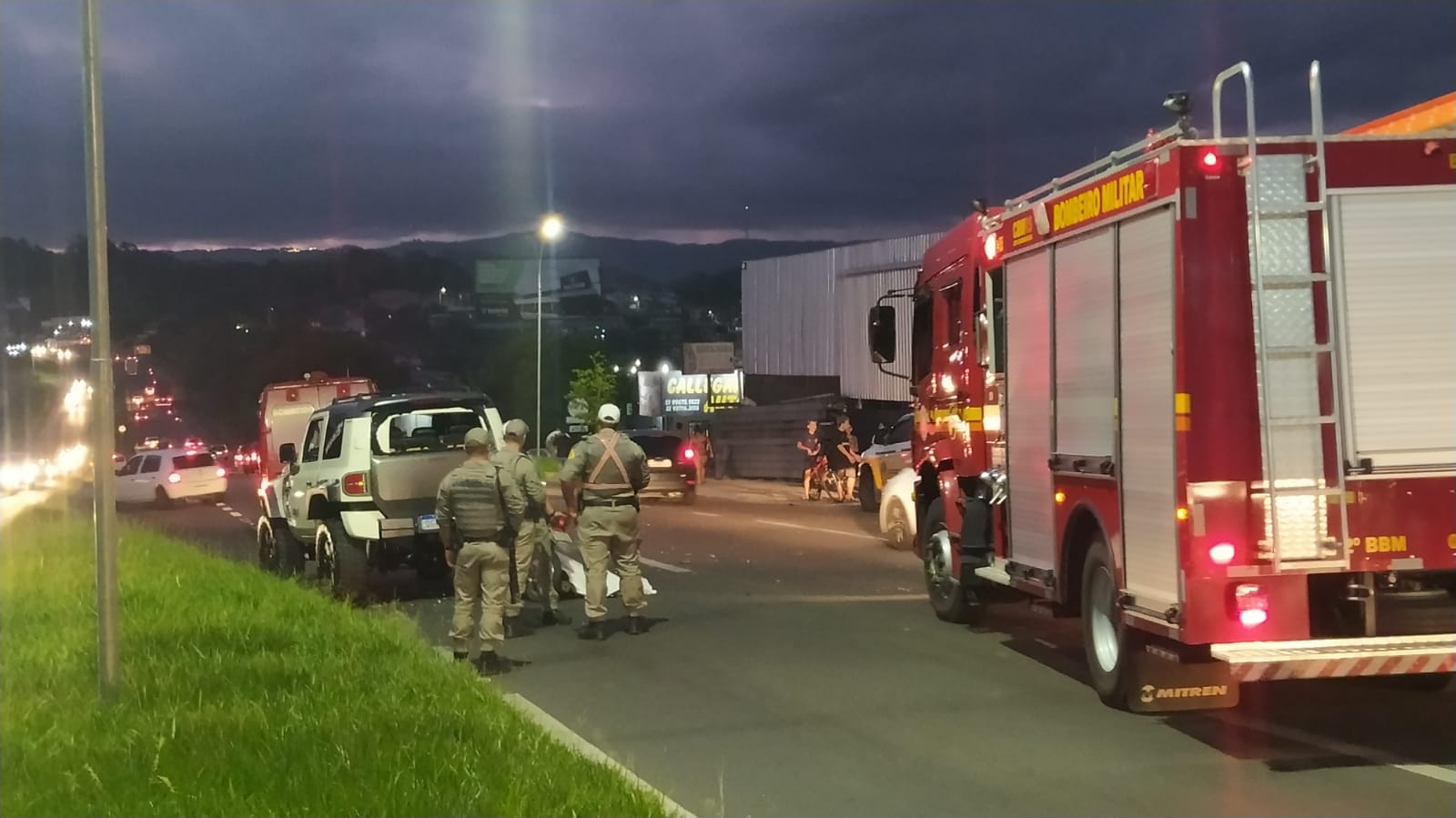 Motociclista morre em acidente após ser prensado entre dois veículos na ERS-239 em Parobé