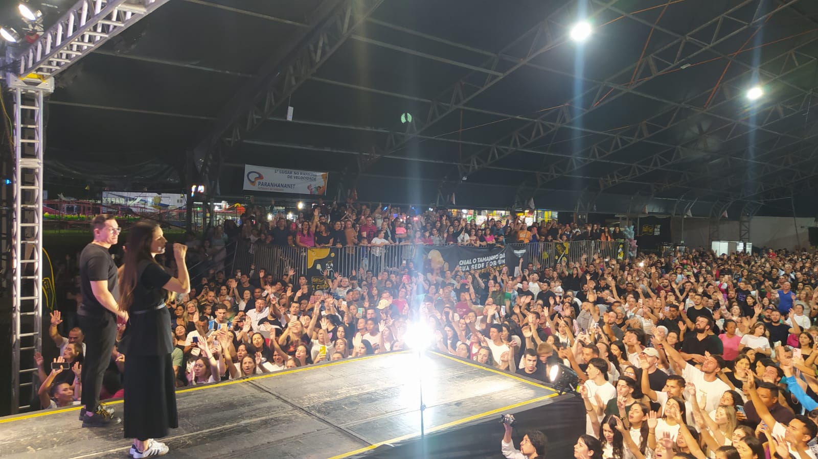 Show da dupla gospel Jefferson e Suellen reúne milhares de pessoas no Festejando Parobé