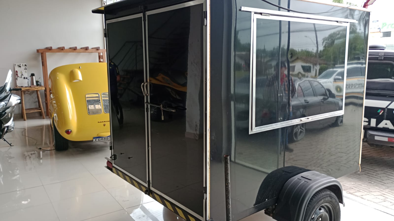Três homens são presos em Taquara como suspeitos de estarem vendendo food truck furtado em Montenegro