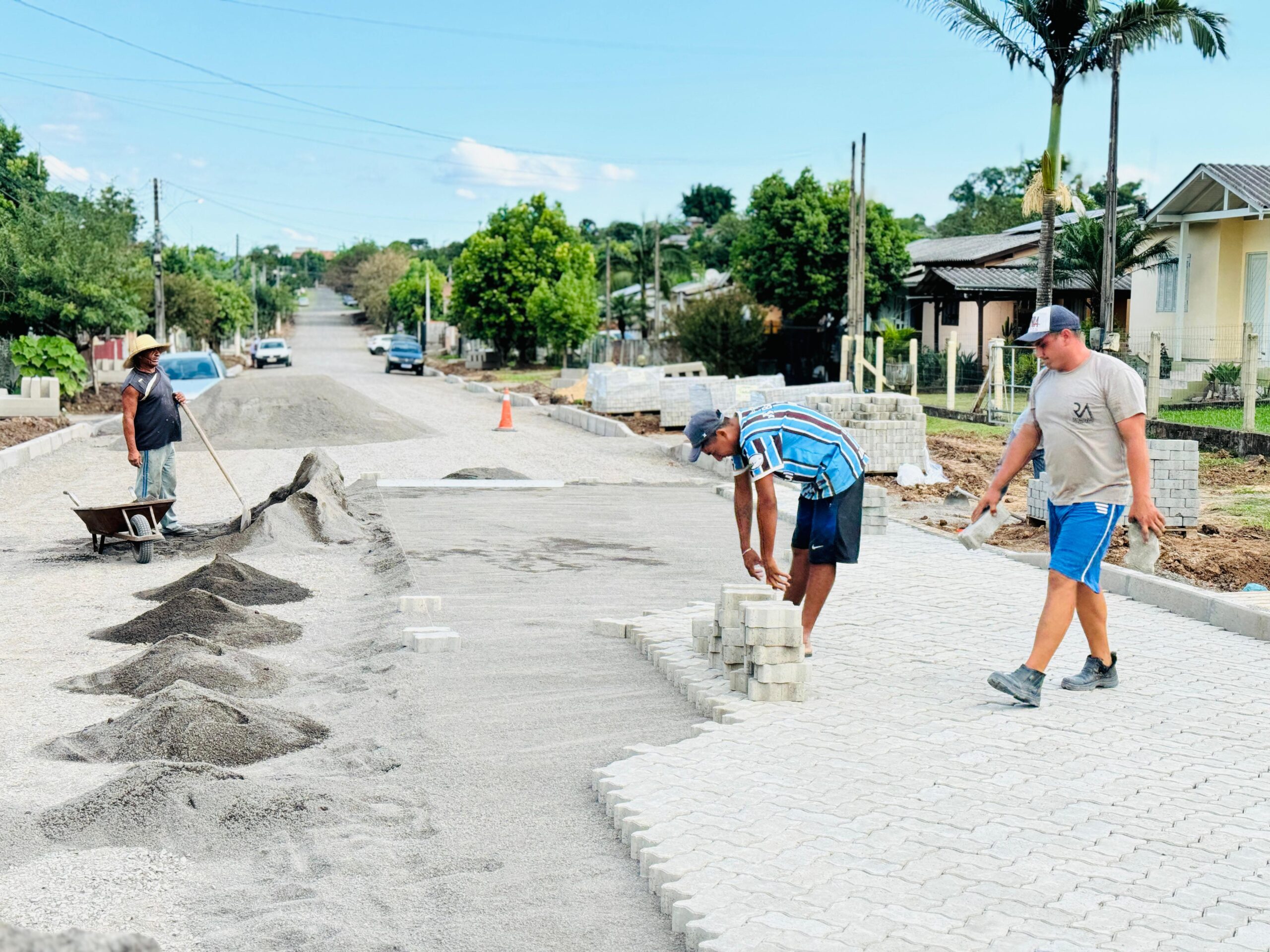Pavimentação da Rua Rodolfo Von Ihering em Taquara está em andamento