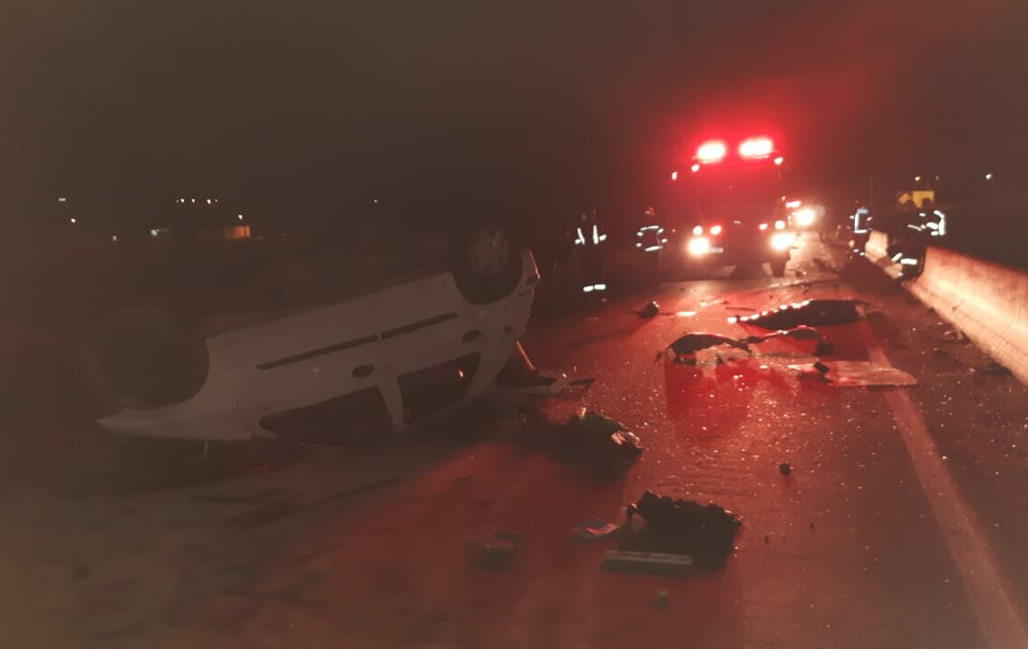 Motorista colide em mureta central, capota veículo e acaba morrendo na ERS-239 em Taquara