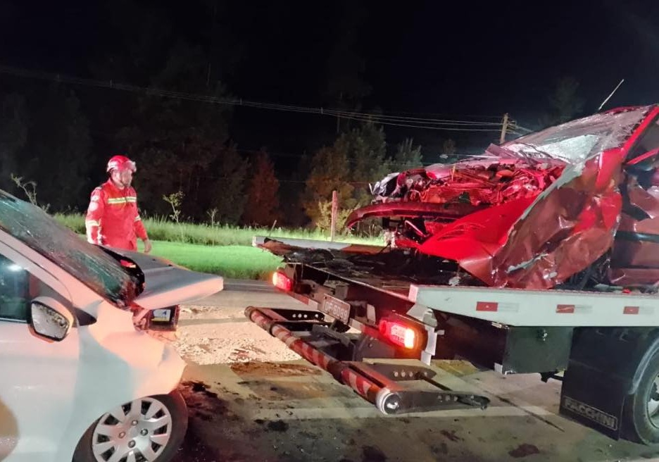 Bombeiros atendem colisão frontal com dois feridos na ERS-115 em Igrejinha