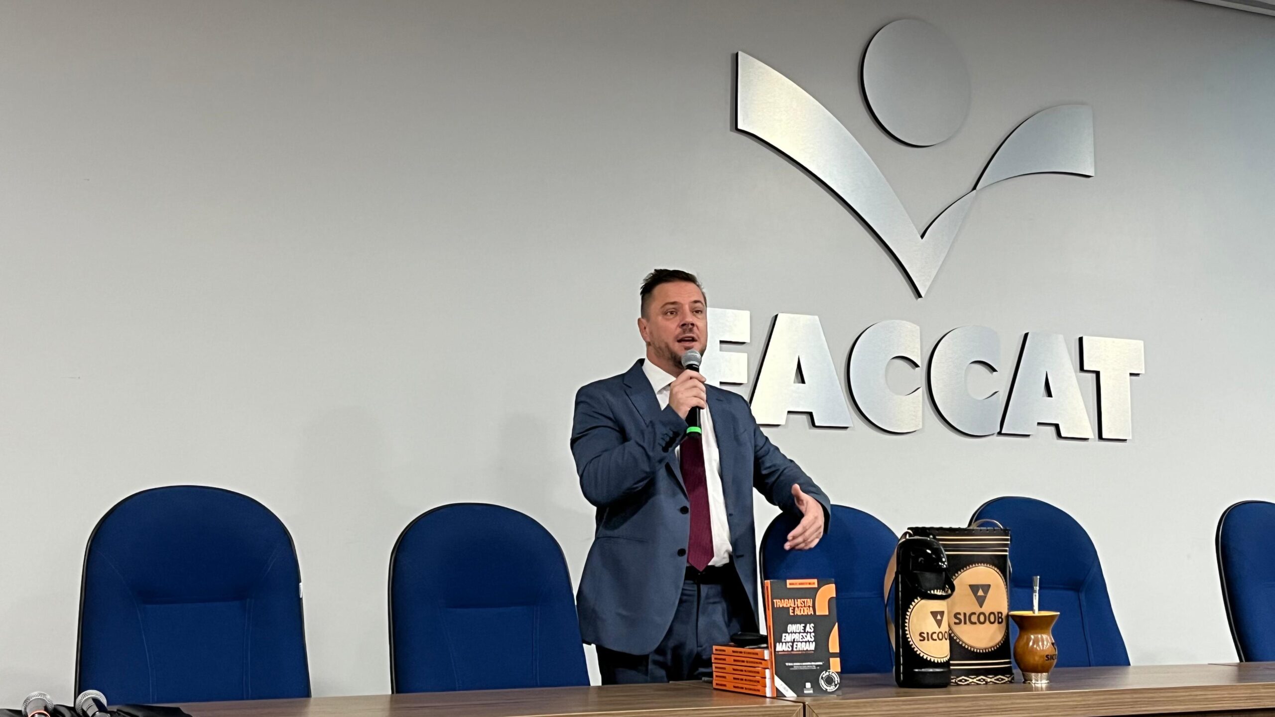 Juiz federal do Trabalho Marlos Augusto Melek palestra em Taquara a convite do Sicoob Vale Sul