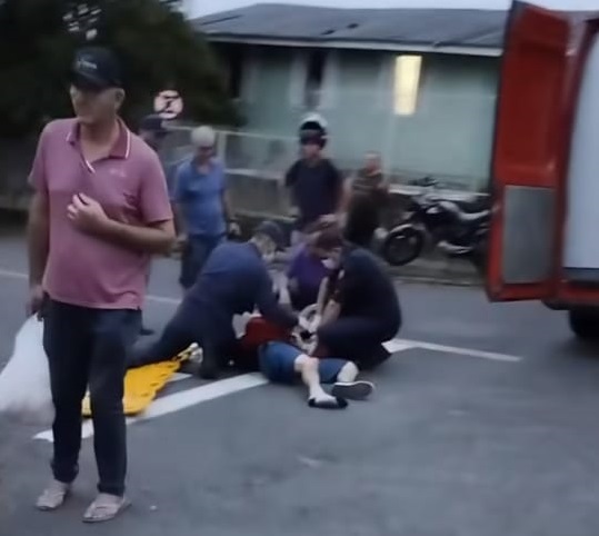 Homem fica ferido após colisão entre carro e moto em Parobé