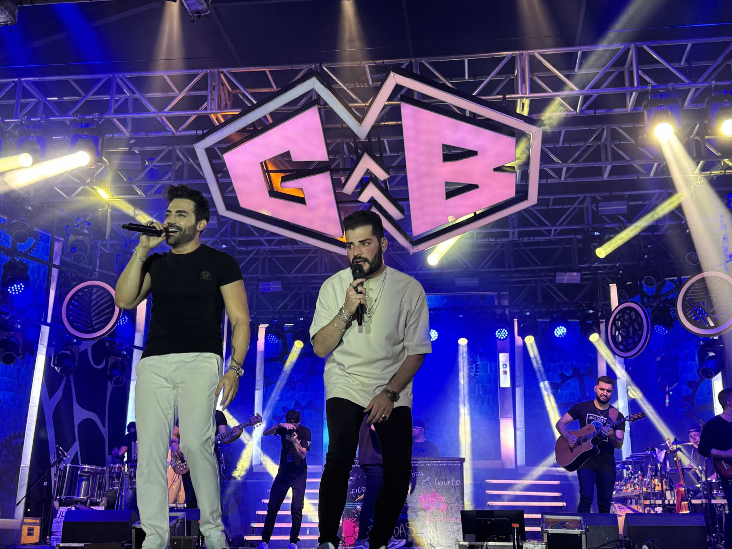 Festejando Parobé encerra com show da dupla Guilherme e Benuto e leva mais de 70 mil pessoas ao parque