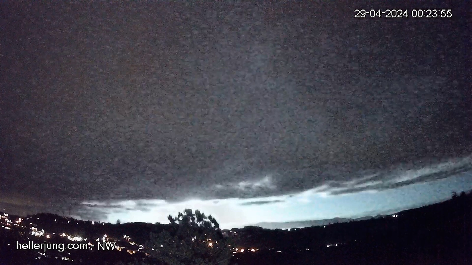 Nova queda de meteoro bólido ilumina o céu do Rio Grande do Sul e de Santa Catarina - veja vídeo