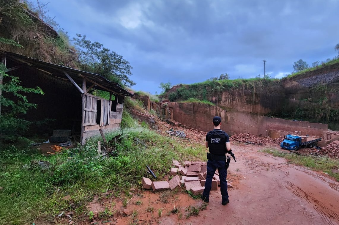 Operação Pó de Pedra prende seis pessoas que pagavam trabalhadores com drogas no interior de Taquara