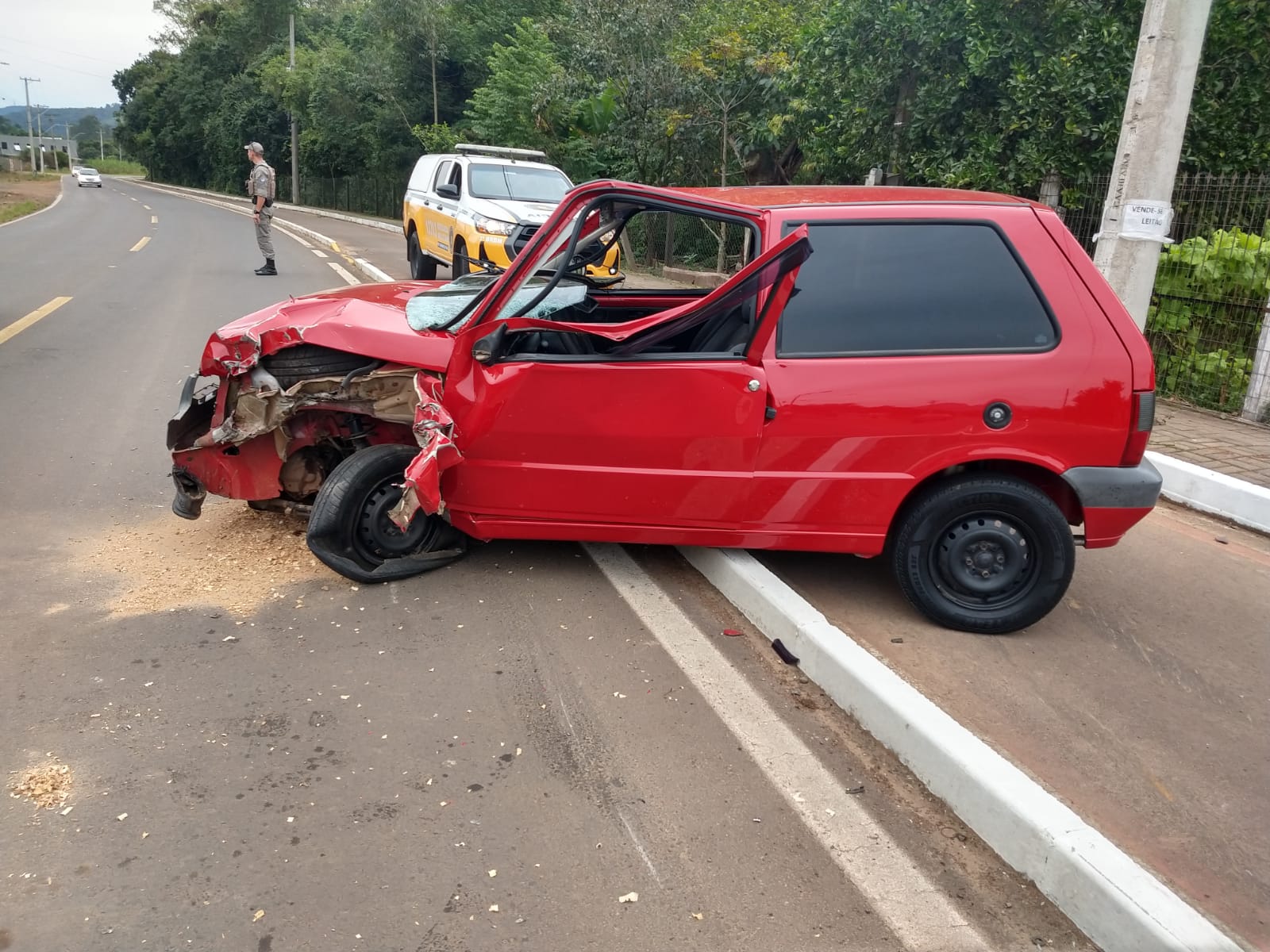 Colisão entre carro e moto deixa uma pessoa ferida em Riozinho