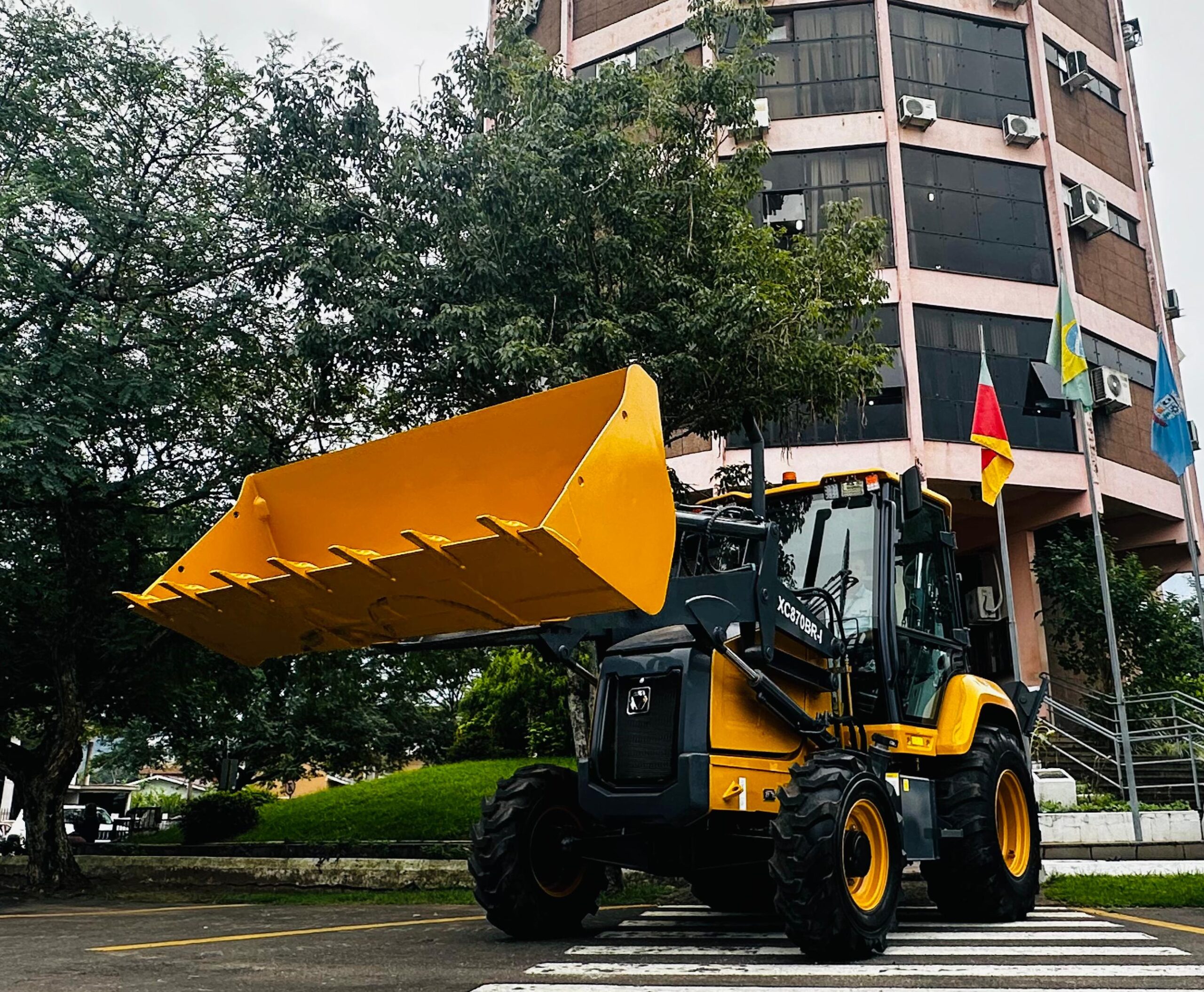 Prefeitura de Parobé adquire mais uma retroescavadeira hidráulica