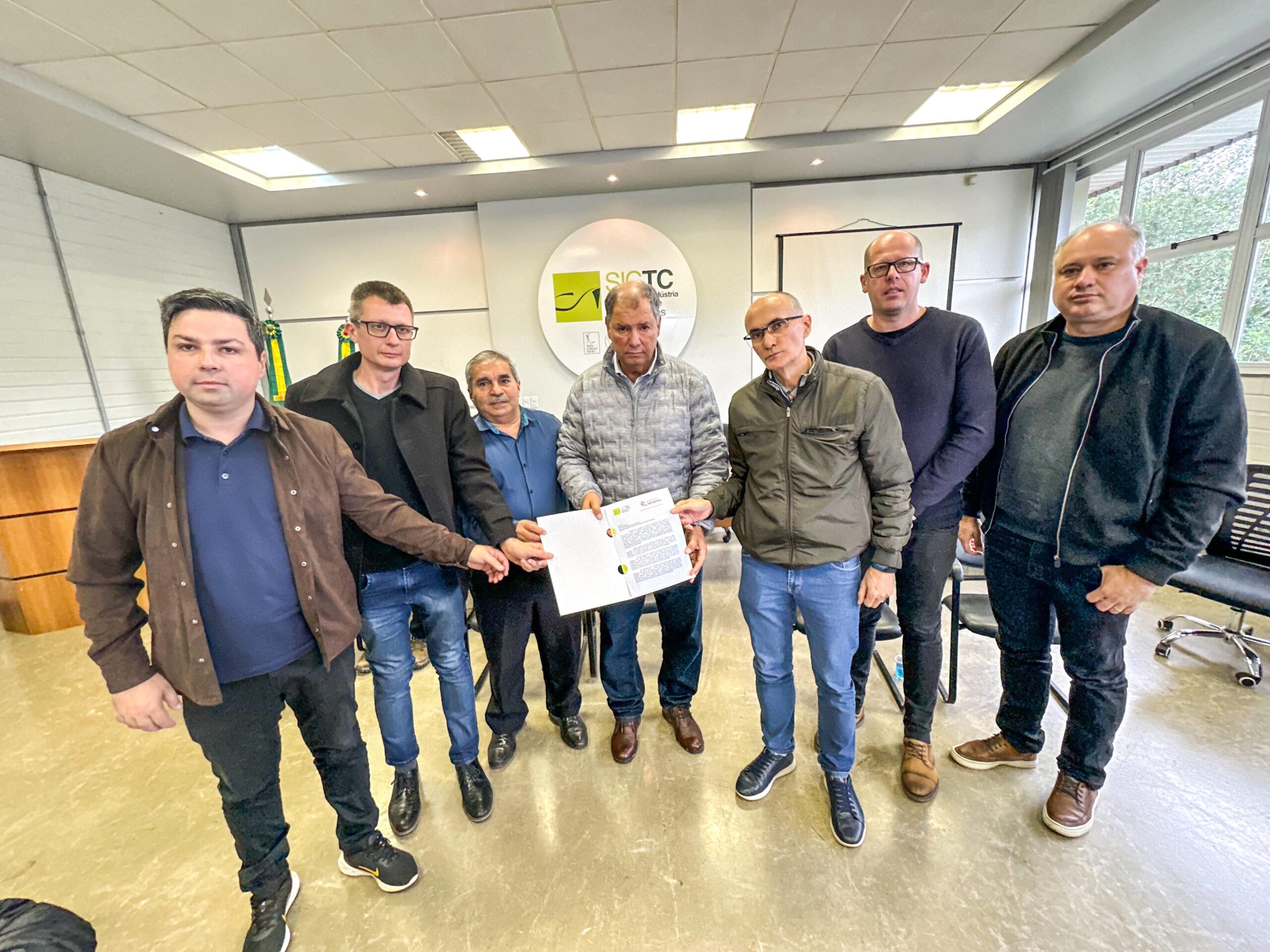 Deputado federal recebe reivindicações do setor coureiro-calçadista do Vale do Paranhana