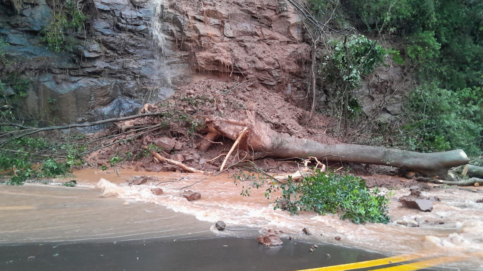 ERS-115 volta a ter bloqueio entre Três Coroas e Gramado
