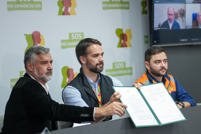 Governador sanciona lei que cria Plano Rio Grande e fundo para reconstrução do Estado