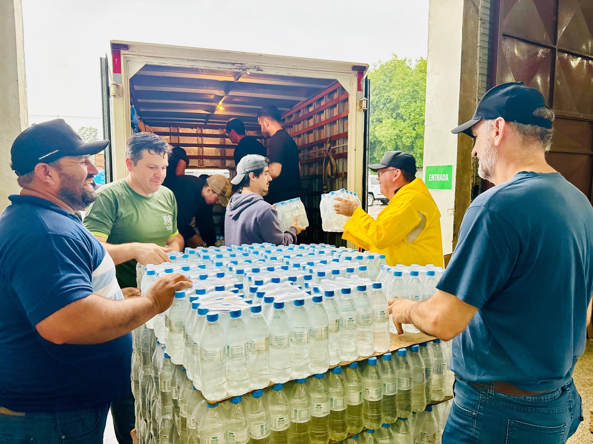 Centro de Distribuição Paranhana Mais precisa de voluntários para auxiliar no transporte de água