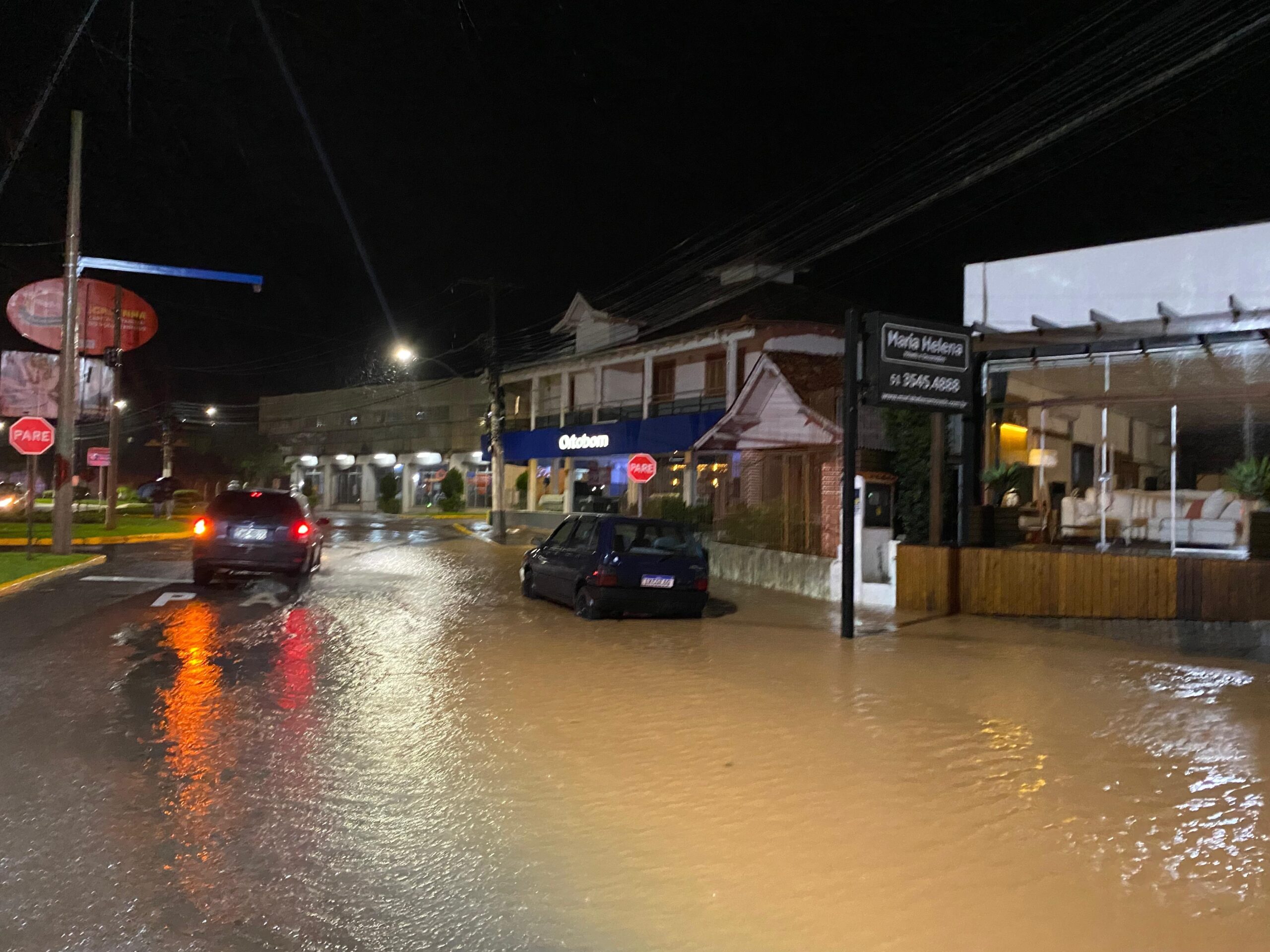 Alagamentos e corte de energia elétrica afetam o abastecimento de água em Igrejinha e Três Coroas