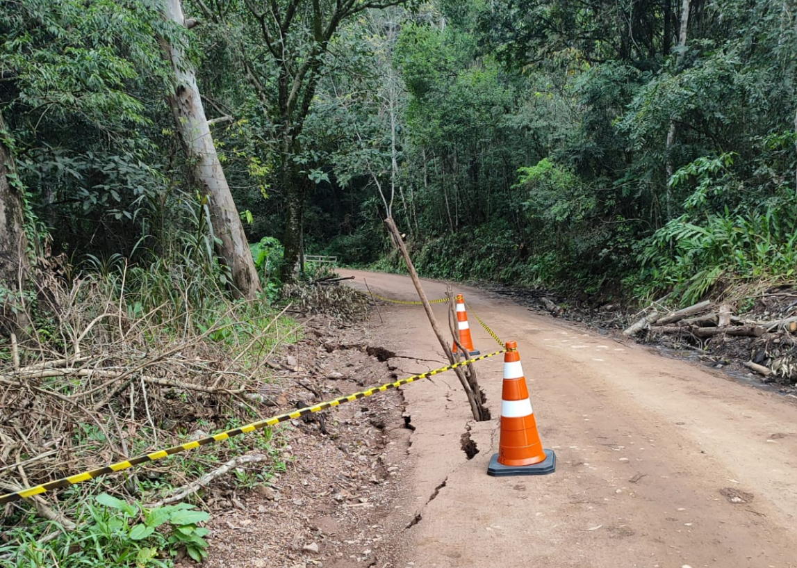 Motoristas devem ficar atentos para manutenção na estrada do Alto Riozinho nesta segunda (26)