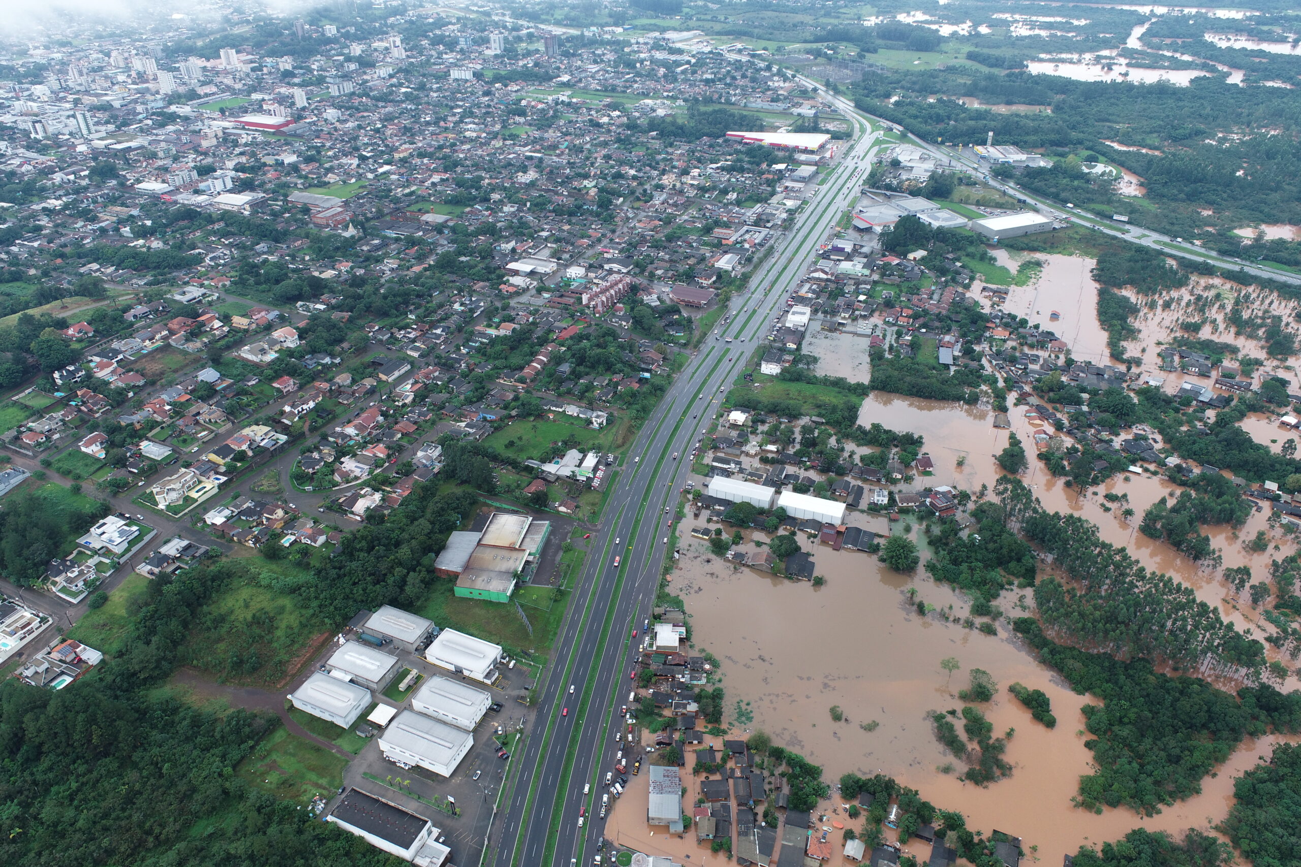 Governo lança site para cadastrar famílias que receberão Auxílio Reconstrução de R$ 5.100 no RS