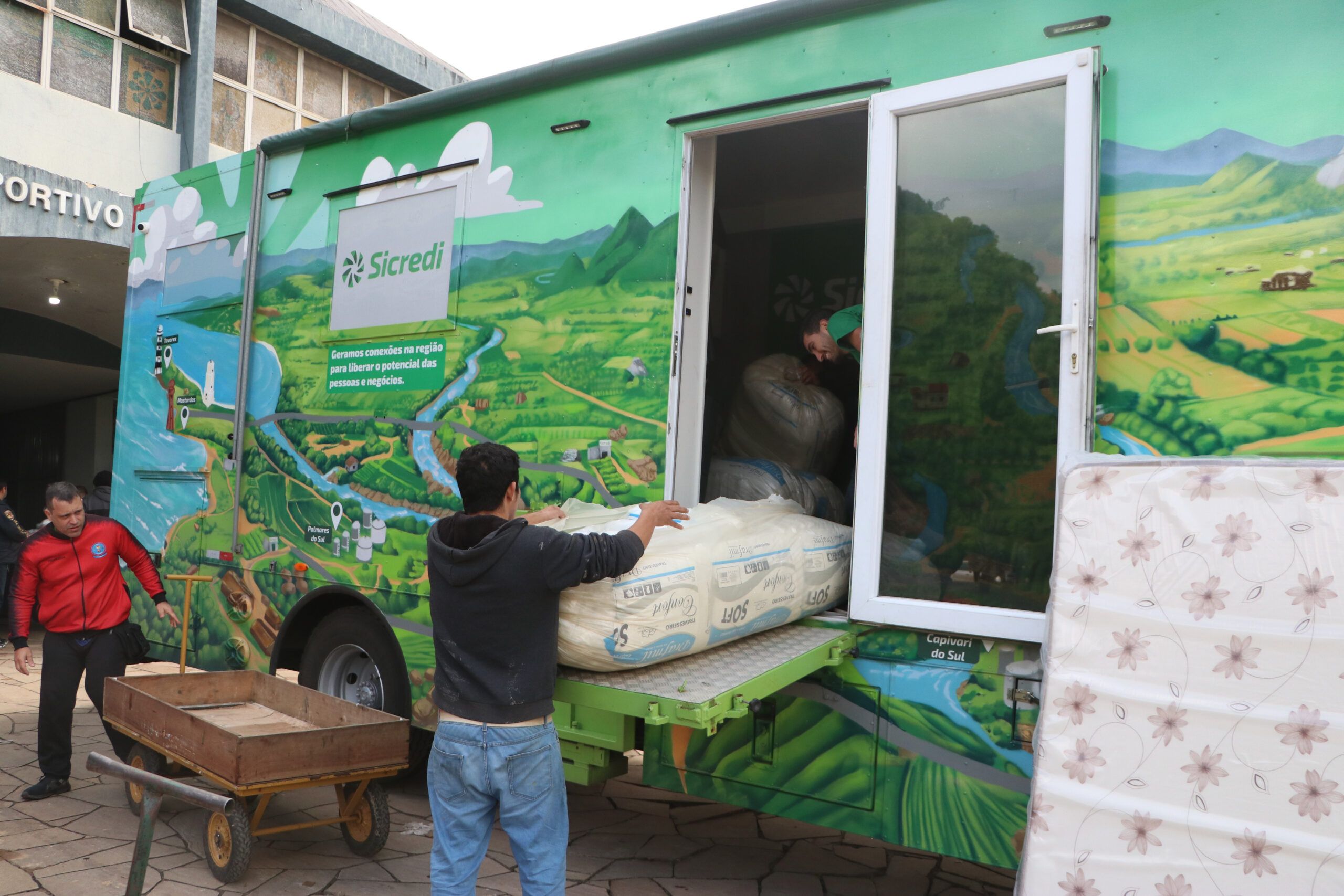 Sicredi Caminho das Águas auxilia cidades impactadas pelas enchentes no Paranhana