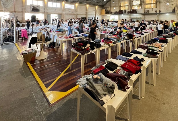 Voluntárias em Taquara falam sobre doação e descarte de roupas e calçados