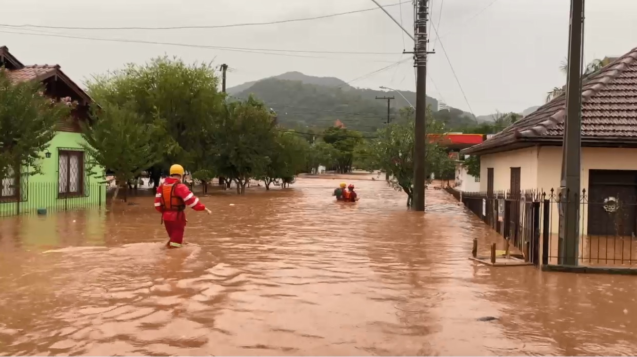 "Dia caótico", diz prefeito de Igrejinha sobre enchente