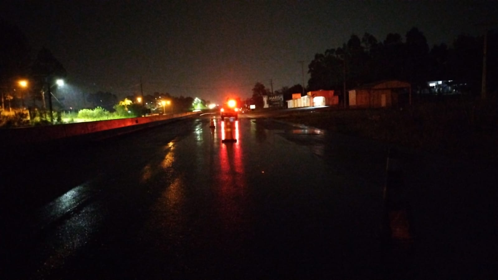 Abertura de buraco na ERS-239 entre Taquara e Rolante demanda atenção dos motoristas