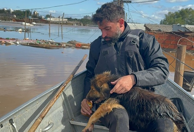 Taquarense resgata animais das enchentes em Taquara, Novo Hamburgo e São Leopoldo - veja vídeos