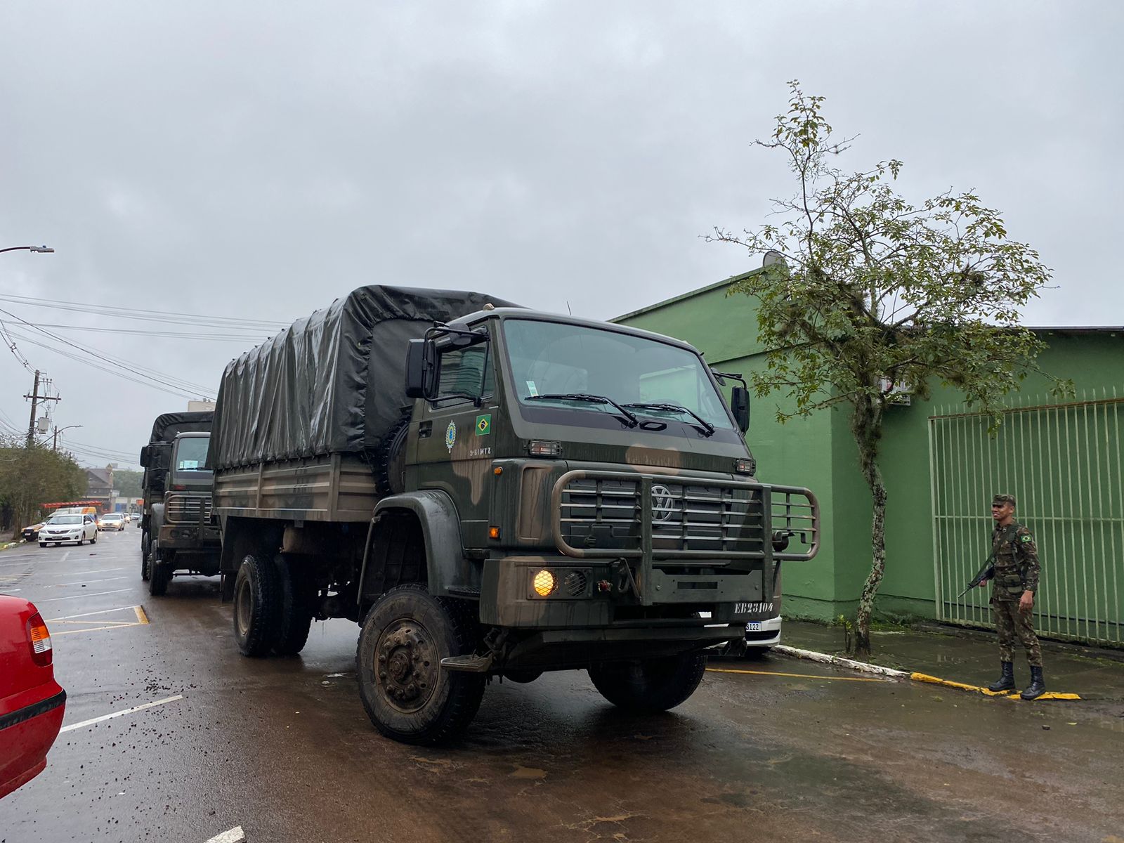 Exército envia quatro caminhões e 47 homens para apoiar cidades do Vale do Paranhana