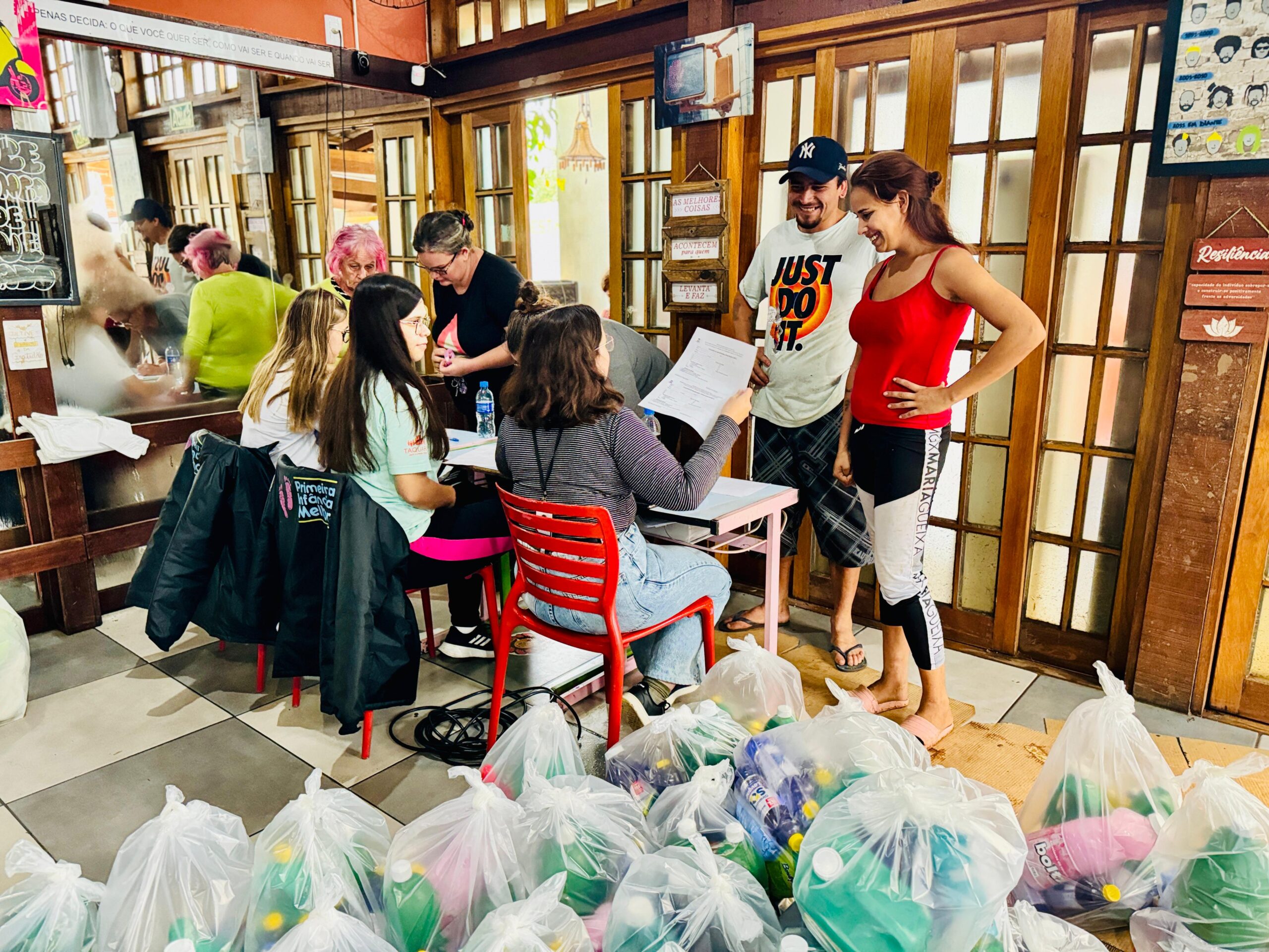 Moradores que necessitam de doações podem ir a sete locais diferentes em Taquara