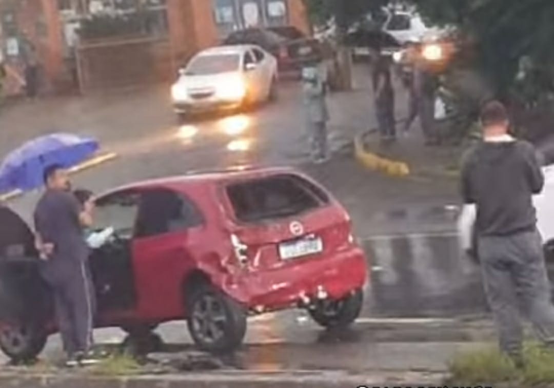 Acidente envolvendo caminhão e automóvel deixa uma pessoa ferida na ERS-239 em Parobé