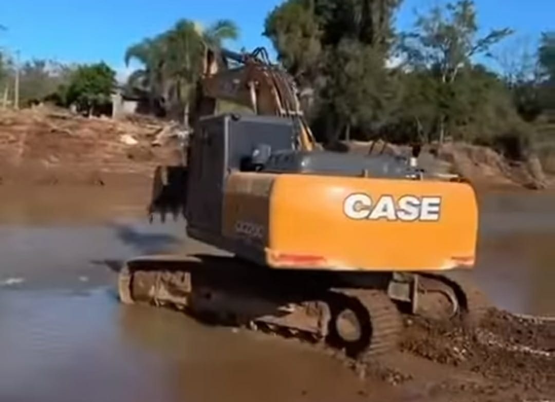 Parobé inicia trabalho de desassoreamento no Rio Paranhana