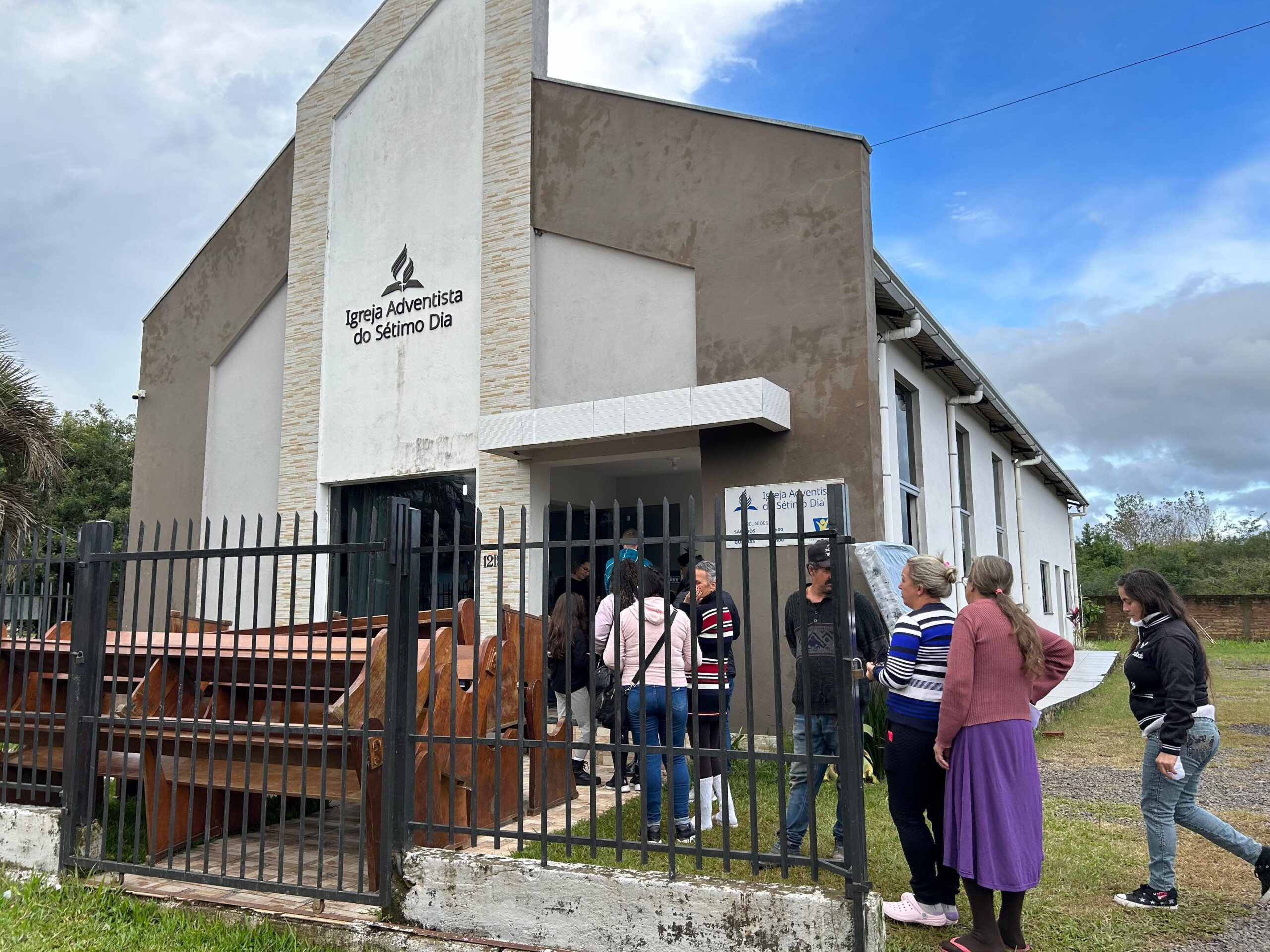 Moradores do Loteamento Olaria recebem mais doações nesta sexta-feira (17)