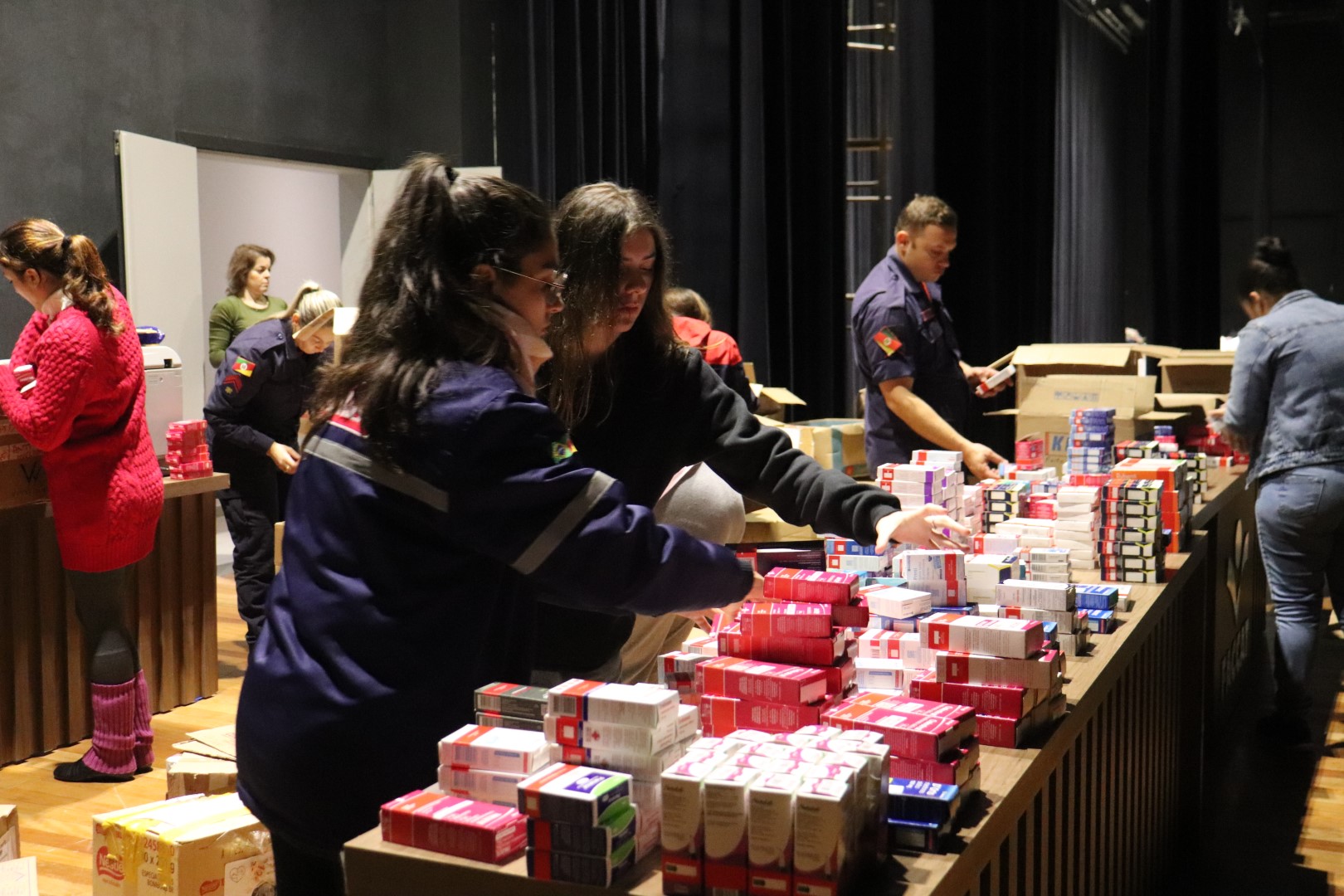 Faccat realiza catalogação de medicamentos doados às vítimas das enchentes