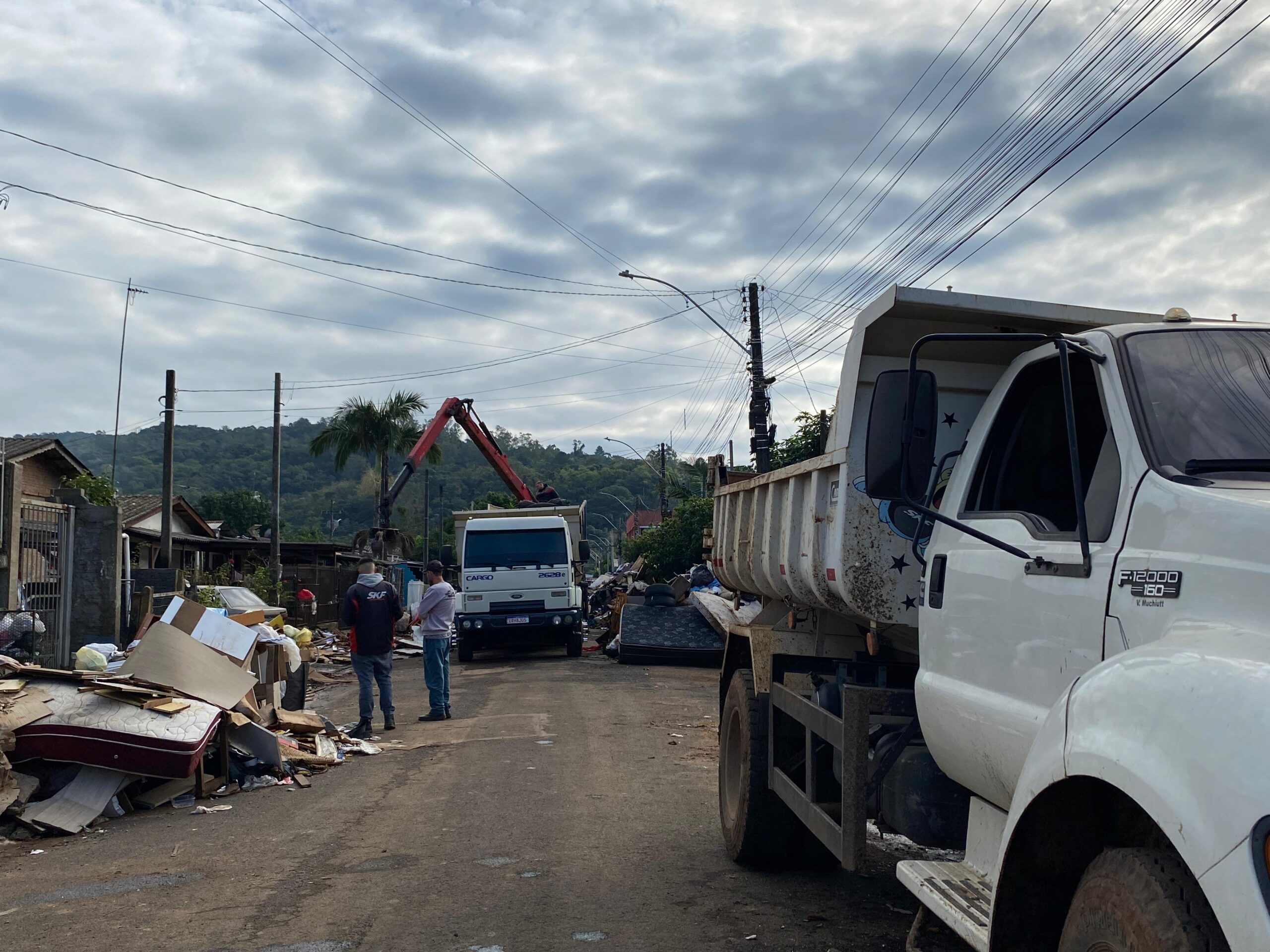 Secretaria de Obras de Igrejinha segue realizando manutenção de ruas atingidas pela enchente