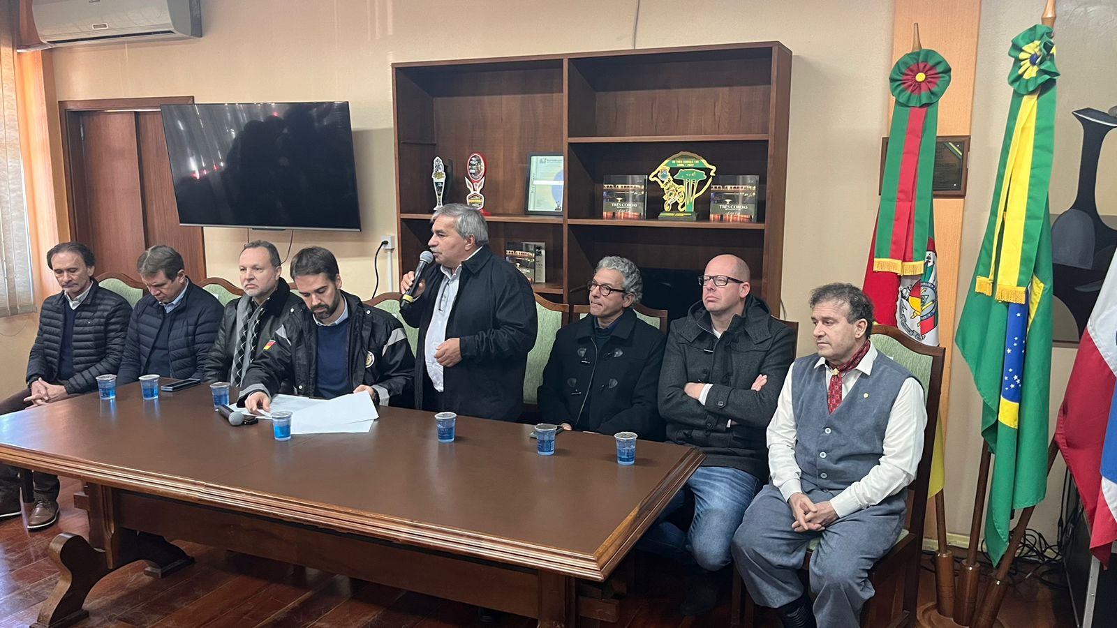 Em visita a Três Coroas, Eduardo Leite coloca manutenção dos empregos como prioridade do RS