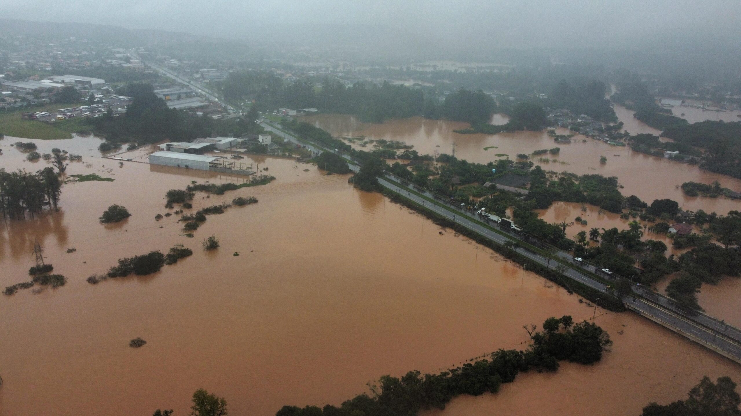 Defesa Civil RS atualiza números da enchente com 332 municípios afetados e 66 óbitos