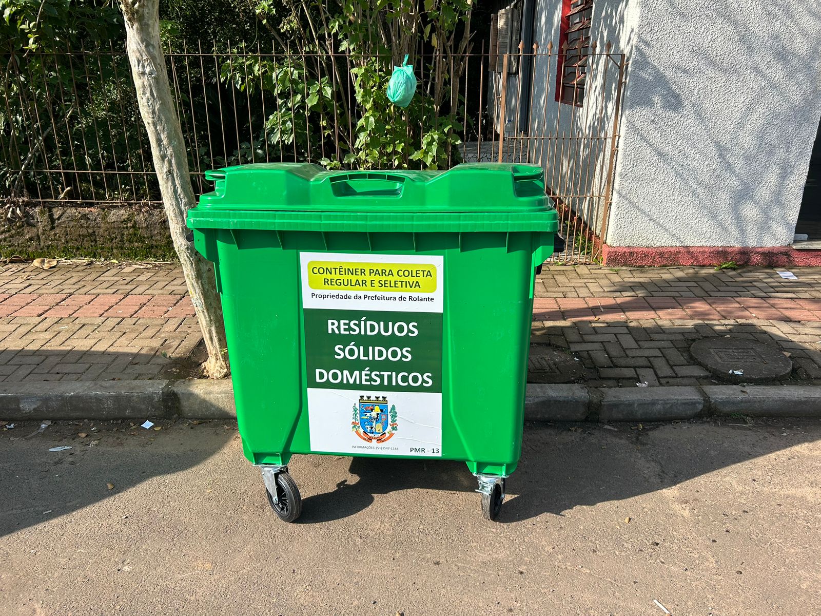 Departamento de Meio Ambiente de Rolante faz reposição de contêineres de lixo