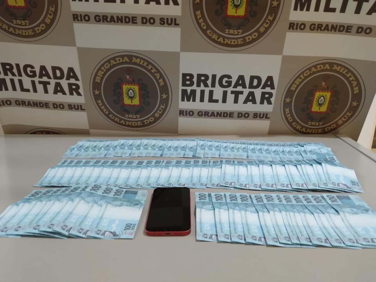 Brigada Militar de Rolante prende homem com 82 cédulas falsas