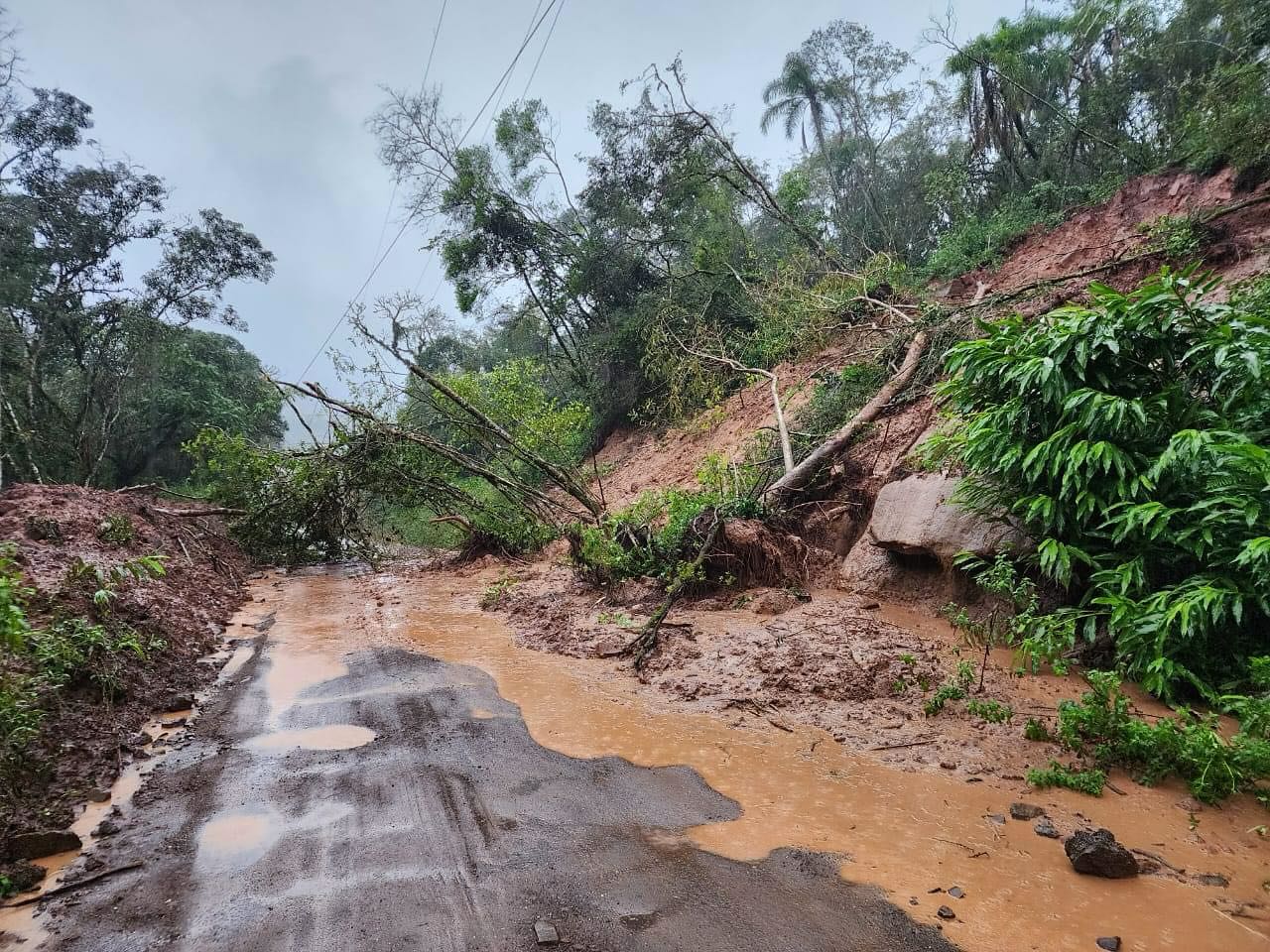 Com excesso de chuva, Vale do Paranhana volta a sofrer com risco de inundações e deslizamentos
