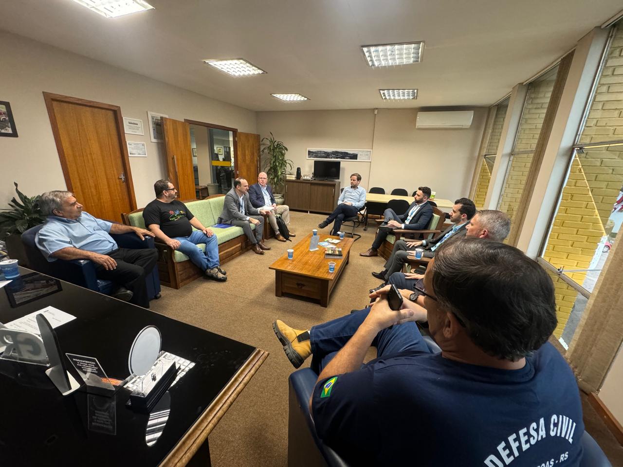 Representantes da Caixa participam de reunião na Prefeitura de Três Coroas para facilitar recursos a atingidos pela enchente