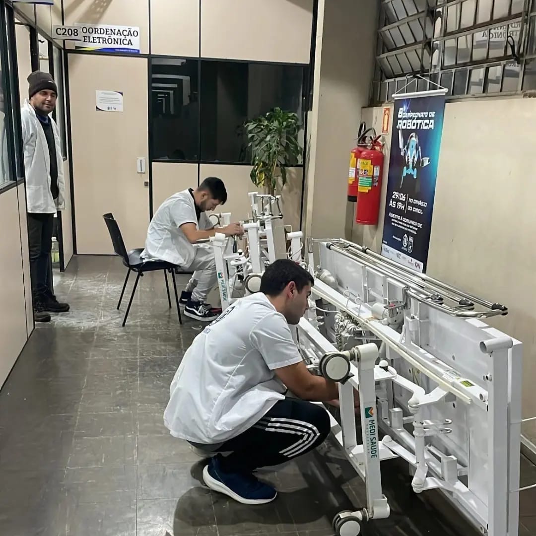 Alunos do curso de eletrônica do Cimol realizam manutenção e conserto de camas do hospital de Três Coroas
