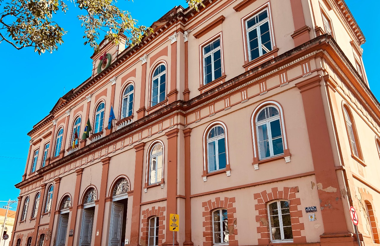 Taquara abre seleção para contratação de professores, motorista e nutricionista