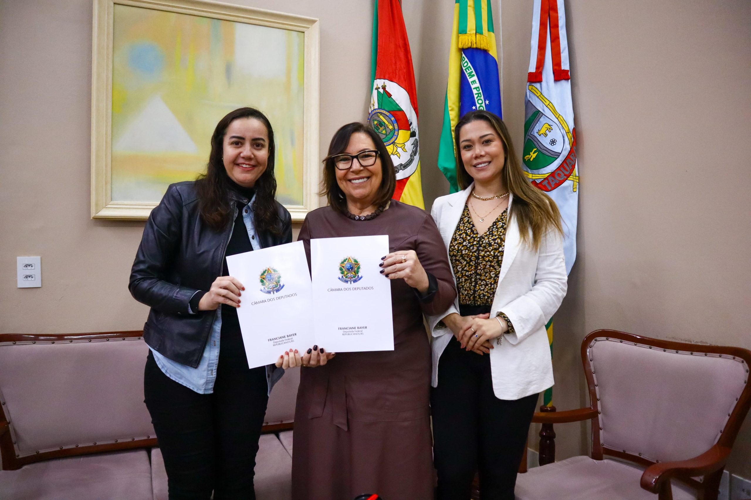 Deputada federal entrega emenda de R$ 750 mil para Taquara